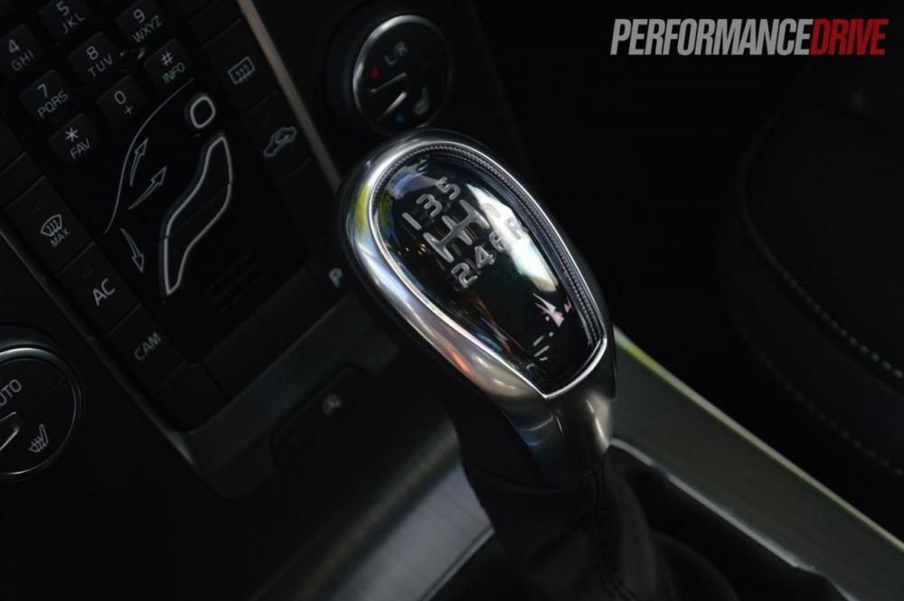 2013-Volvo-V40-D4-manual-transmission-1280x851.jpg